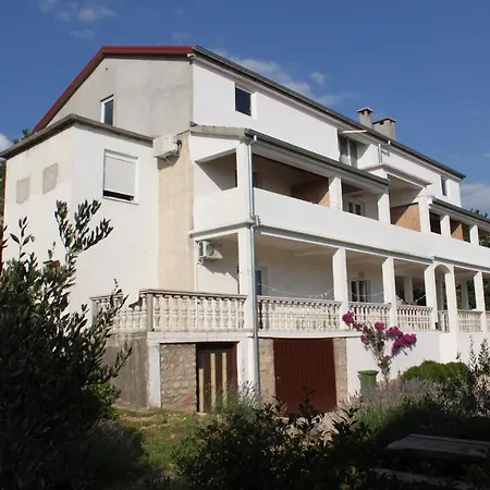 Apartment 6587b
